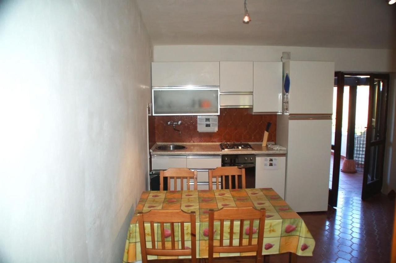 Nice Apartments In Waterfront Villa In Bosa Porto Alabe Tresnuraghes Exterior foto