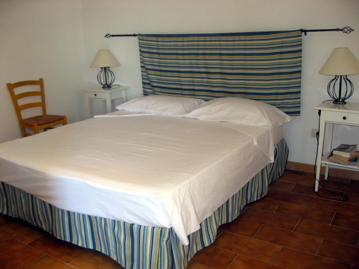 Nice Apartments In Waterfront Villa In Bosa Porto Alabe Tresnuraghes Exterior foto